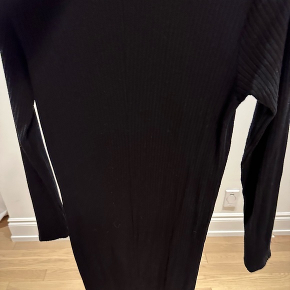 Velvet ribbed Midi dress - Picture 2 of 3